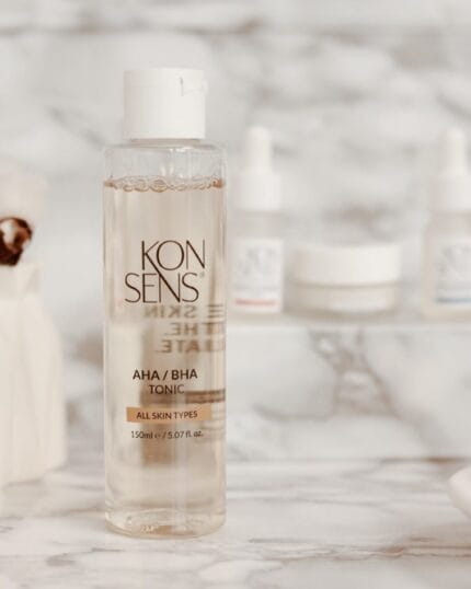 KONSENS AHA + BHA Tonic – Exfolierendes Gesichtswasser zur Hautbildverfeinerung und Porenreinigung.