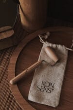KONSENS Madero Gesichtsroller – Natürliches Massagetool zur Hautstraffung und Förderung der Durchblutung.